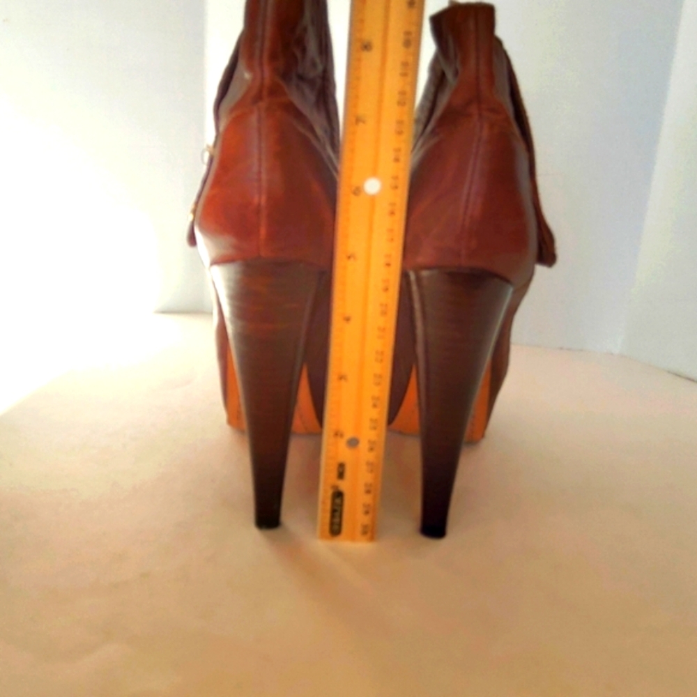Alice and Olivia by Stacey Bendet brown boots - Picture 5 of 10